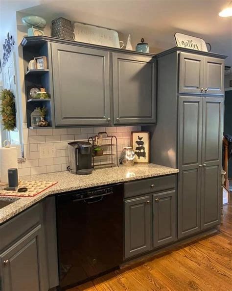 Heirloom traditions. ‎Heirloom Traditions Paint : Color ‎Heathered Gray : Finish Type ‎Matte : Size ‎1 Count (Pack of 1) Item Volume ‎2 Quarts : Special Feature ‎Low Oder, Fast-Drying : Unit Count ‎64 Fl Oz : Specific Uses For Product ‎Cabinet,Cabinets,Doors : Surface Recommendation ‎Leather,Vinyl : Indoor/Outdoor Usage 