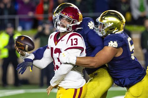 Heisman Watch: Pac-12 QBs swap places as Penix shines, Williams struggles