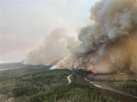 Helicopter crashes in northwestern Alberta while fighting wildfire, killing pilot