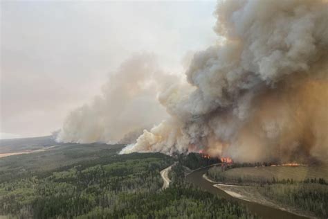 Helicopter in firefighting operation crashes in northwestern Alberta, killing pilot