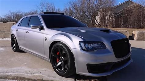 Hellcat chrysler. This custom-built 2017 Chrysler 300S, currently up for bid on Bring-a-Trailer, has ditched its 3.6-liter Pentastar V-6 in favor of a powertrain nabbed from a 2018 Charger Hellcat. The supercharged, … 