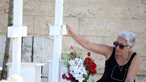 Hellenic and Turkish Cypriots unite to renovate burial grounds in Green Line