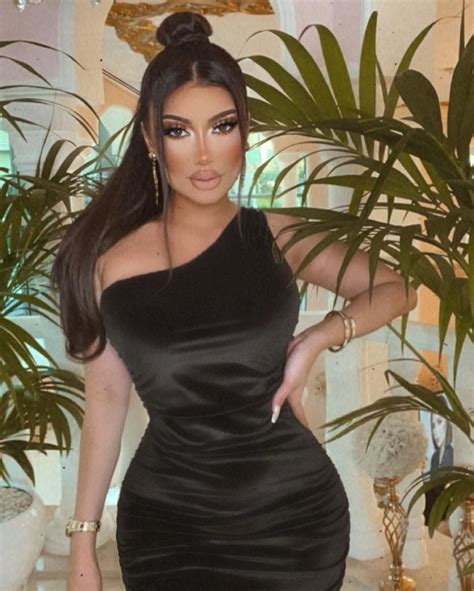 Helly Luv - Biography - IMDb