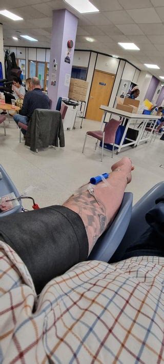 While you donate. It takes about 35 minutes to donate one bag (700ml) of plasma. Your blood is collected out of the vein of one arm. A machine separates plasma from red blood cells. Plasma is collected in a bag and red blood cells are returned to your vein using the same needle.. 