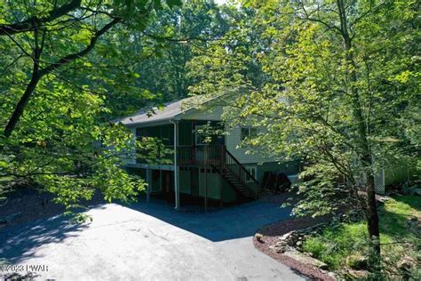 Hemlock farms lords valley pa 18428. The listing broker’s offer of compensation is made only to participants of the MLS where the listing is filed. Zillow has 57 photos of this $565,000 4 beds, 3 baths, 4,238 Square Feet single family home located at 125 Cottonwood Dr, Hawley, PA 18428 built in 2005. MLS #PW232107. 