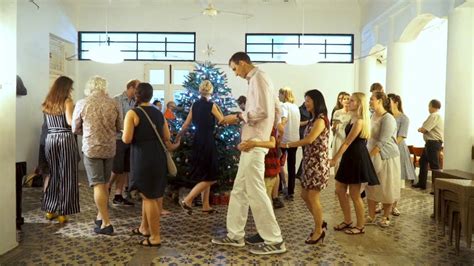 Hench Family 2024 Christmas Dancing around the tree Danish …