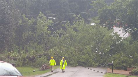 A power outage affected 1,593 customers in central Hendersonville including Pardee Hospital, the Grove Street Courthouse and the Blue Ridge Mall.Henderson County Emergency Management Coordinator Rocky Hyder said no wind or rain from last night's rain had caused the outage. He had a call into Duke Energy officials to find out the cause.. 