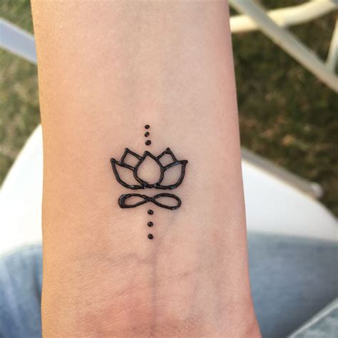 Feb 28, 2021 - Explore Hannah's board "henna ideas" on Pinterest. See more ideas about small tattoos, mini tattoos, cute tattoos.. 