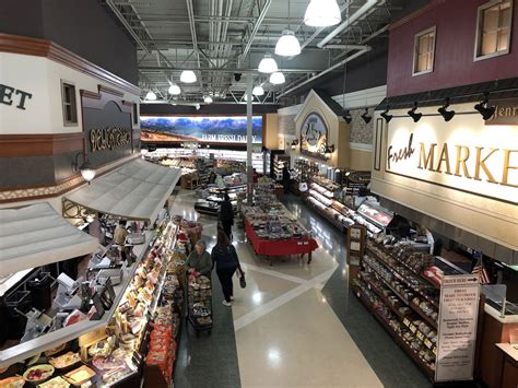 Hennings market. Henning's Market is a 6th generation, independent retailer that offers natural, organic and fair trade products since 1889. It features a Market Buffet, a Coffee House, a Bakery and … 
