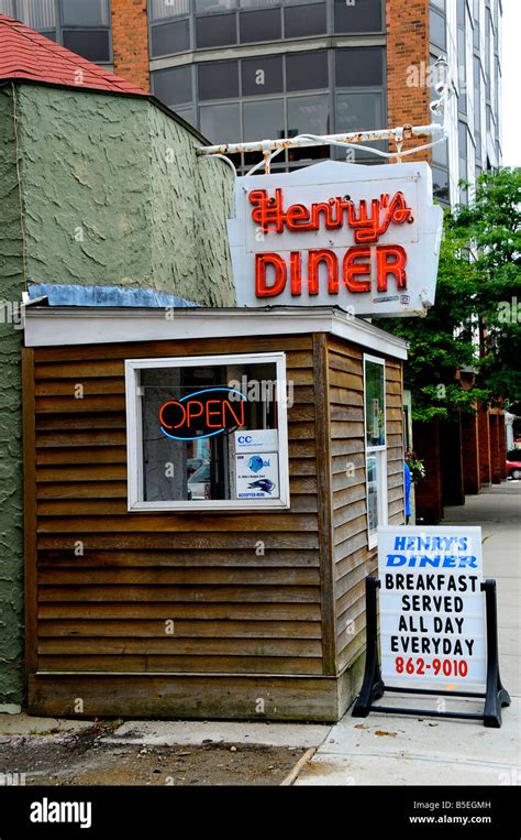 Henrys diner. Aug 14, 2013 · Naomi and Bill Maglaris have owned Henry’s Diner since 2004 and have added Greek items to the menu. The Burlington Free Press recently reported that the couple also owns Arcadia Diner in South ... 