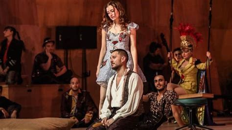Hera Tiyatro’nun İlk Oyunu “İki Kişilik Hırgür” Dünya Sahnesinde.