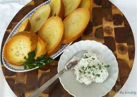 Herbed Goat Cheese Baguette Slices Recipe: How to Make It