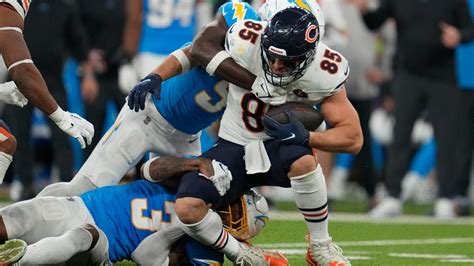 Herbert throws for 3 touchdowns, Chargers get back on track with 30-13 victory over Bears