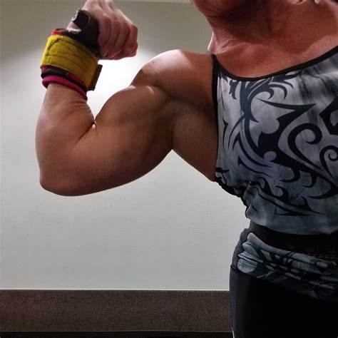 One of the biggest female bodybuilder with 20" Biceps. . Herbicepsxam