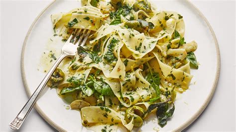 Herby Pasta With Garlic and Green Olives Recipe Bon …