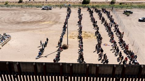 Here's what it looks like at the U.S.-Mexico border as Title 42 expires