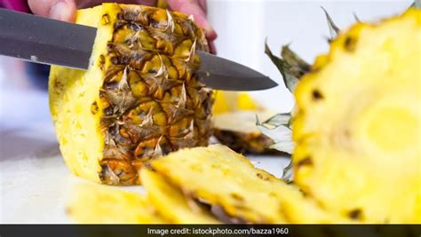 Heres An Easy Hack To Peel Pineapple The Right Way With