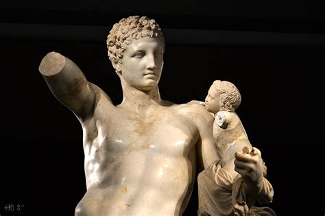 Hermes of praxiteles. Hermes com o infante Dionísio, também conhecido como Hermes de Olímpia, é um grupo escultórico em mármore representando o deus grego Hermes com o deus Dionísio criança, tradicionalmente atribuído a Praxíteles, e preservado no Museu Arqueológico de Olímpia, na Grécia . Foi executado em mármore de Paros, e tem 2,13 m de altura. 