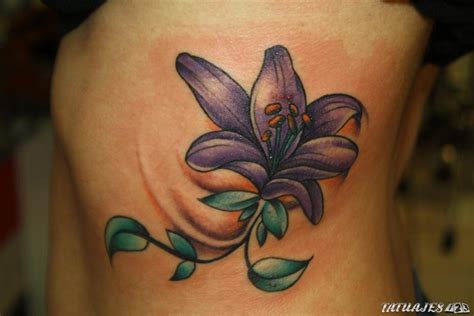 Hermosos tatuajes de lirio llenos de color Tatuajes 123