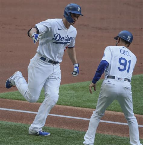 Hernández: Corey Seager is