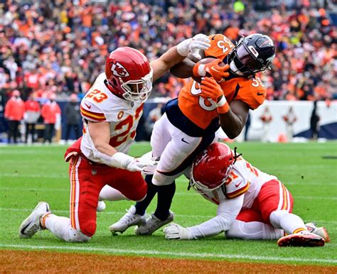Heroes and Zeros from Broncos’ win over Kansas City Chiefs: Javonte Williams carries the load