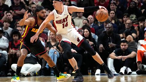 Herro, Robinson help Heat stave off Young and the Hawks, 122-113