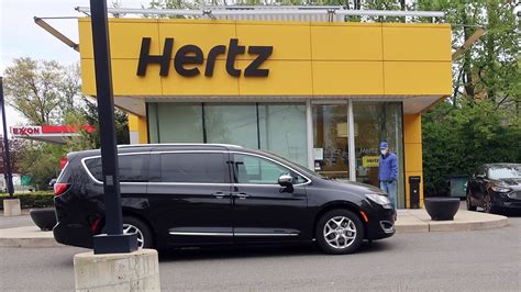 Hertz usa. What do I need to do when returning? To return your vehicle at locations with Hertz e-returns, pull up to the designated Hertz drop-off location, drop off your car (leaving the keys in the cupholder), and go. You will receive your receipt via email to the email address listed on your Hertz Gold Plus Rewards profile. 