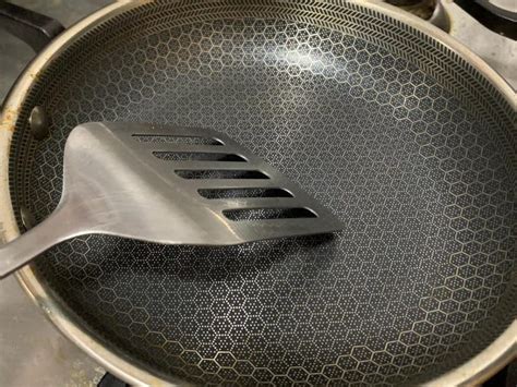 Hexclad reddit. So I use my 10” pan everyday and cook over medium heat at most using either olive oil or canola oil. 90% of the time nothing sticks and I just wipe with a paper towel and store back in oven. 