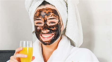 Heyday facial. At Heyday, we believe good skincare is a team effort. That's why when you give your friends $20 off their first order of $100 or more, you’ll get $20, too, when they make a qualifying purchase. Next 