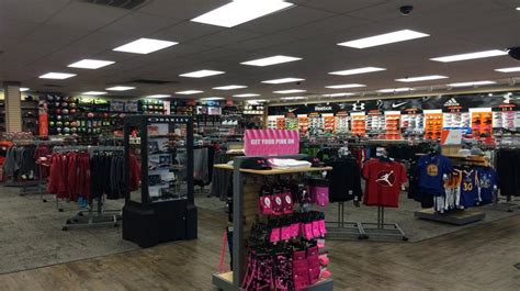 Hibbett sports lancaster sc. Suite B. Columbia (Edens), SC 29204-1506. Open Until 9pm. 803-602-8349. Get Directions. Full Store Details. Find Other Stores. Visit your local Hibbett Sports store at 2720 Decker Blvd in Columbia, SC to shop the latest sneakers and casual fashion apparel from brands Nike, adidas, Jordan, Hey Dude and more. 