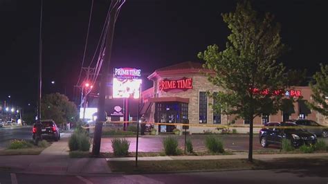 Hickory Hills shooting outside Prime Time Restaurant leaves 2 injured