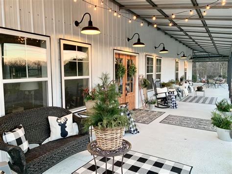 Hickory nut farm barndominium. Feb 11, 2021 - Experience rustic charm at its finest at the Hickory Nut Farm barndominium in Charlotte, NC. Step inside and get ready to be captivated! 