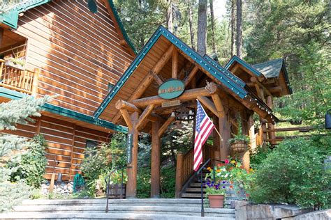 Hidden Moose Lodge In Montana Is A Little Piece Of Paradise