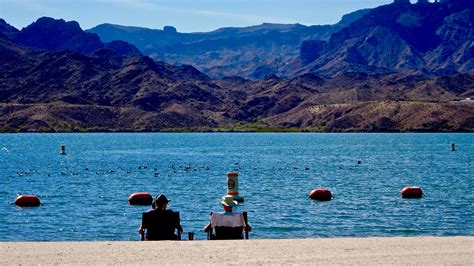 It's located on the pristine Lake Havasu, known for its deep blue 