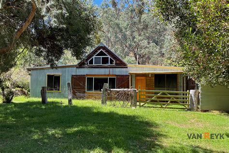 High Country Taxidermy - Bindi Rd, Bindi VIC 3896, Australia