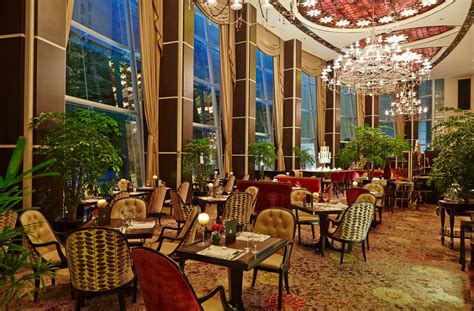 High end restaurants. Le Cinq is the 3-Michelin-starred restaurant in the iconic Four Seasons Hôtel George V in Paris, run by celebrity chef Christian Le Squer. Le Squer imbues luxury and ornamentation into all of his ... 