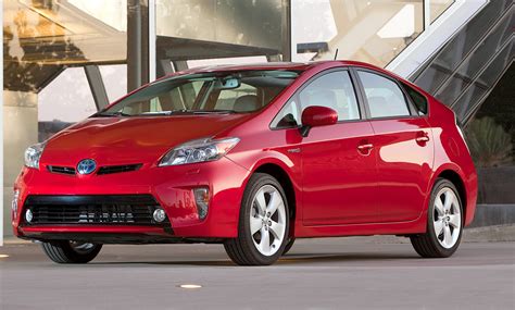 High mpg cars. Type: Four-door, five-seat hatchback. Median price: About $10,000-$11,000. EPA combined fuel economy: 50 mpg. Awards: IIHS Top Safety Pick (both years) Like its predecessors, the 2009 – 2013 Toyota Prius’ is a market leader for vehicles of its type. It has excellent fuel economy and a sizable cargo area. 