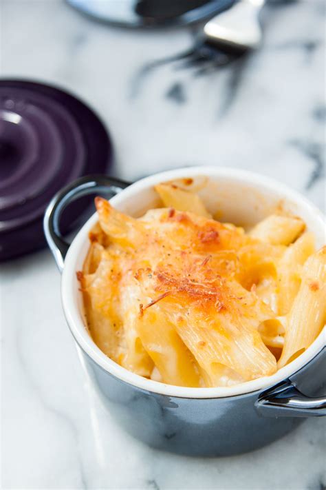 High protein mac and cheese. Heat 1 1/2 cups milk in a large heavy saucepan over medium-high heat until steaming. Whisk remaining 1/4 cup milk and flour in a small bowl until smooth; add to the hot milk and cook, whisking constantly, until the sauce simmers and thickens, 2 to 3 minutes. Remove from heat and stir in Cheddar until melted. Stir in cottage cheese, nutmeg, salt ... 