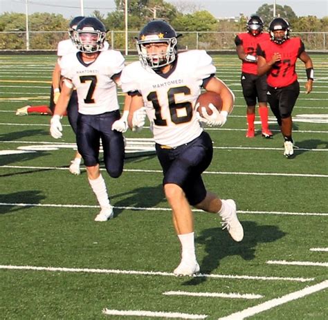 High school football: Mahtomedi rebounds from Week 1 loss to down Central