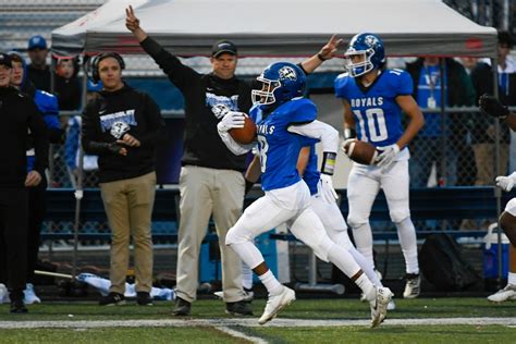 High school football: Quentin Cobb-Butler is Woodbury’s return ace, and so much more