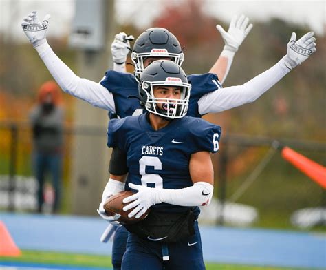 High school football: St. Thomas Academy’s offensive balance shines in section semifinal win over Two Rivers