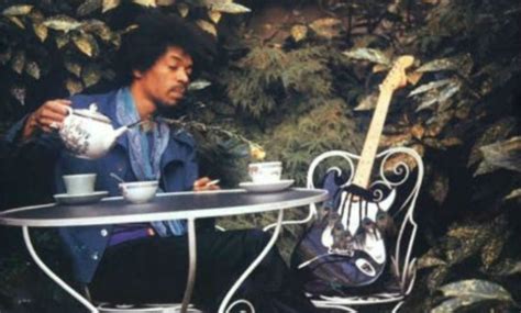 High tea with a Fender Strat: these are the last known photos of Jimi ...