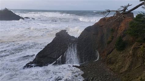 December 30, 2021. A huge king tide wave. Photo via Oregon King Tides via Flickr CC2. Seven-foot king tide waves will start hitting shores Saturday on the Oregon Coast and are expected to push through the weekend, roaring into the new year on Monday, January 3, 2022. The latest marks the third in this winter's series of king tides, which .... 