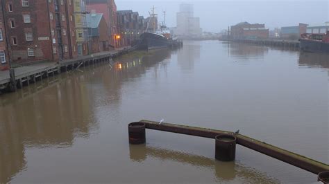 The tide is currently falling in Hull (Albert Dock). As you can see on the tide chart, the highest tide of 6.3m will be at 5:40pm and the lowest tide of 1.8m will be at 11:20am. Click here to see Hull (Albert Dock) tide times for the week.. 