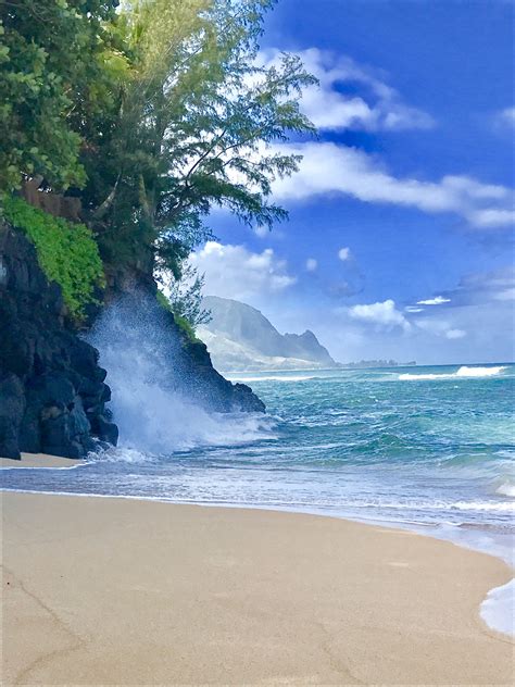Wind 11 mph Wind gust 17 mph Humidity 72% Dew point 64°F Click here to see Kauai Island weather for the week. Today's weather in Kauai Island The sun rose at 6:31am and the sunset will be at 6:21pm. There will be 11 hours and 50 minutes of sun and the average temperature is 77°F.. 