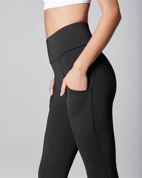 High waisted leggings with pockets. Gymshark’s Vital Seamless 2.0 Leggings are high-waisted and shaded in all the right places to contour your figure for a super-flattering, confidence-boosting look. Another perk is that they’re made using less water, energy, and chemicals to help lighten the negative environmental impacts of clothing production. 