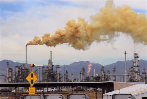 Higher-than-normal levels of sulfur dioxide pollution released from Suncor