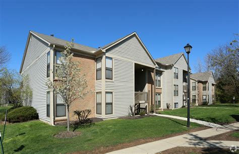 At Highland Park we offer spacious one- and two-bedroom apartments, giving you the ability to make your apartment truly feel like home. Step outside your door and you’ll find yourself surrounded by community amenities and nature. Our community is located in Reynoldsburg, OH, just outside Columbus.. 