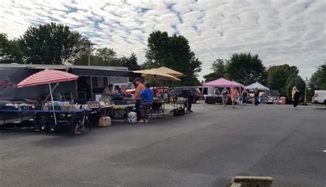 Doug Walker. Vendors line the side of Highway 41 for this year’s Dixie