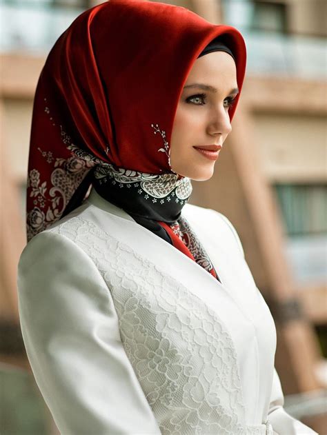 Teen Vogue's first cover hijab-wearing model talks growing up in a refugee camp in Kenya and working two jobs at St. Cloud in Minnesota. By clicking 